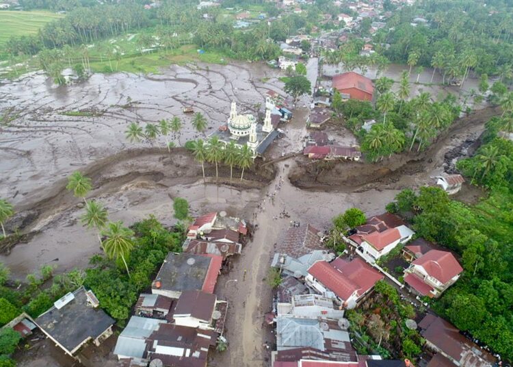 Corrientes de lava fría dejan 41 muertos en Indonesia