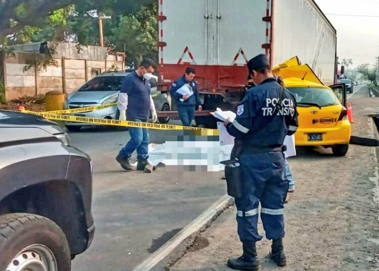 Conductor murió tras impactar contra una rastra en carretera a San Juan Opico
