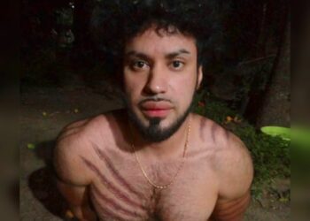 Hombre es capturado por asesinar a su padre y madrastra