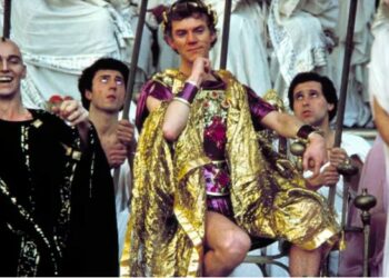 «Calígula» cumple 45 años de haber sido expuesta en salas de cine, esta es la historia de la película pornográfica más cara de la historia