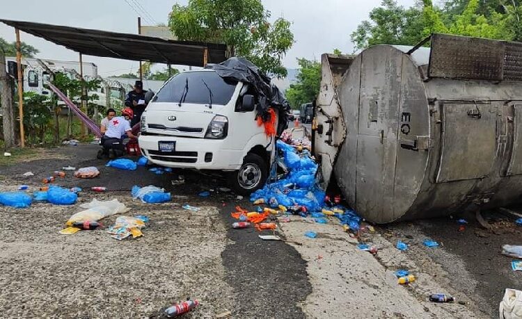 Accidente de tránsito deja una persona muerta y otra con lesiones en carretera Panamericana