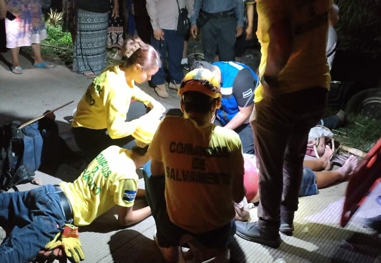 Accidente de tránsito deja una persona muerta y once más con lesiones en carretera a Acajutla