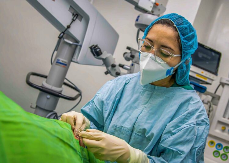 Hospitales Rosales benefician a salvadoreños con cirugías de cataratas