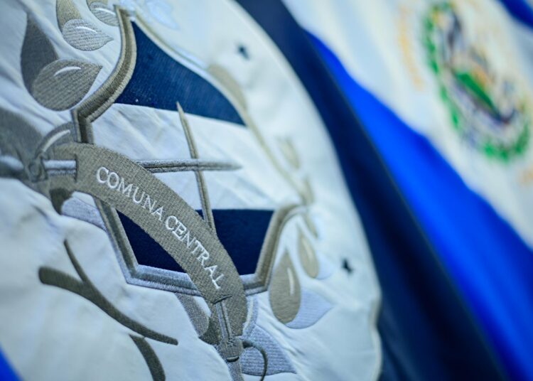 Alcaldía de San Salvador Centro estrena nuevo escudo de armas y bandera
