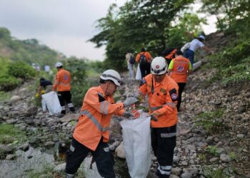 Limpian riberas del río San Francisco, de Morazán