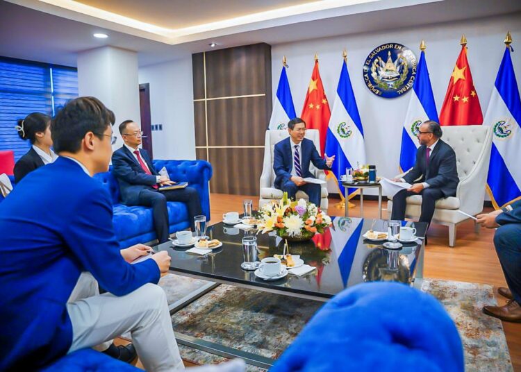 Ernesto Castro sostiene encuentro con embajador de la República Popular China