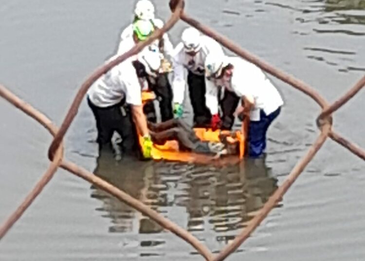 Niño fallece en río Acelhuate cerca del puente Toril, de San Salvador