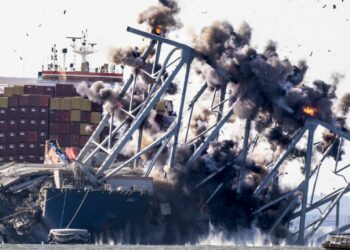 VIDEO: Demuelen con explosivos el puente colapsado de Baltimore