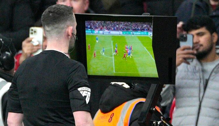 Los clubes de la Premier League votarán una posible abolición del VAR
