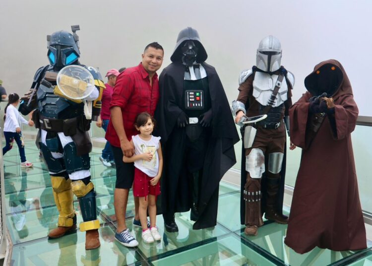 Salvadoreños también fueron seducidos por el Día de Star Wars