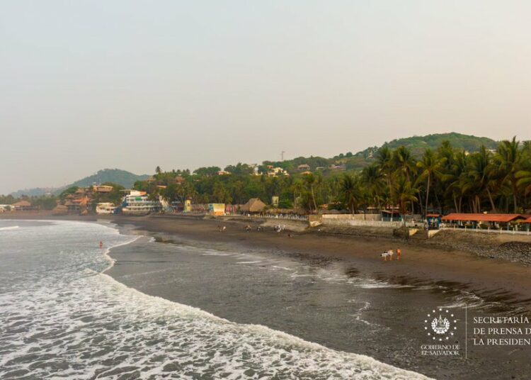 Finaliza con éxito nueva jornada del Mundial juvenil de surf