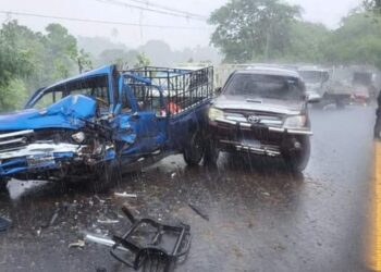 Al menos nueve personas lesionadas deja aparatosos accidente en carretera Panamericana