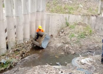 Autoridades realizan tareas de limpieza para prevenir inundaciones