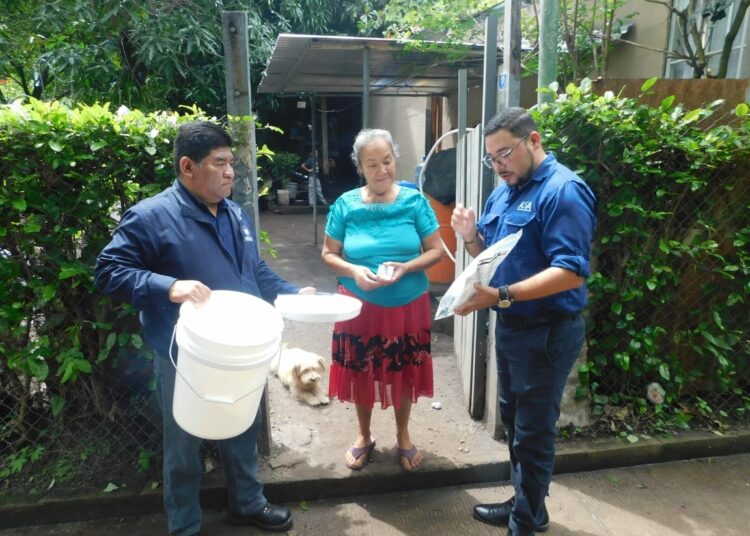 GOBIERNO ENTREGA FILTROS PURIFICADORES DE AGUA EN LUGARES ALEDAÑOS AL LAGO DE COATEPEQUE