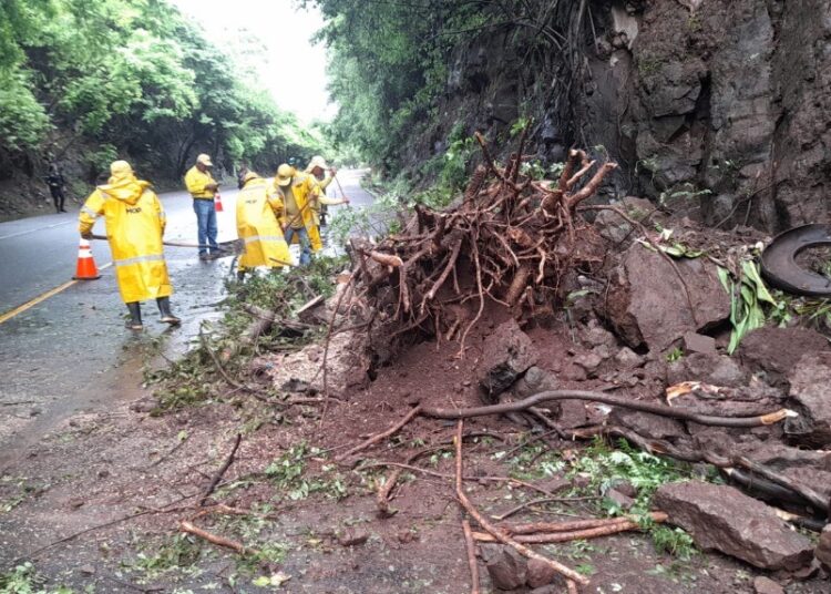 Más de 180 incidentes en carreteras han sido atendidos por FOVIAL, tras emergencia nacional por lluvias