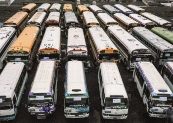 Gobierno pone a disposición buses para trasladar a personas a los albergues 