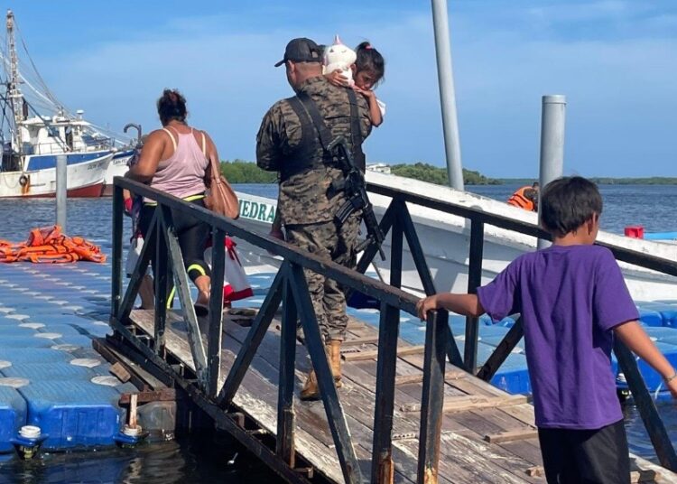 Más salvadoreños regresan sanos y salvos a sus hogares