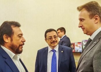 Vicepresidente Félix Ulloa realiza viaje oficial a Rusia; participará en Foro Económico