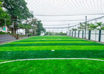 Gobierno entrega la sexta de 100 canchas renovadas en zona libre de pandillas