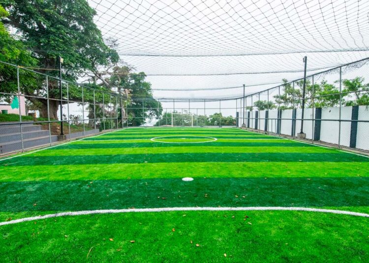 Gobierno entrega la sexta de 100 canchas renovadas en zona libre de pandillas