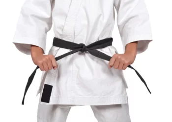 Inglaterra: Una mujer cinturón negro de taekwondo impide que le roben la moto