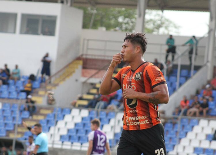 Dustin Corea anuncia su salida de Águila 