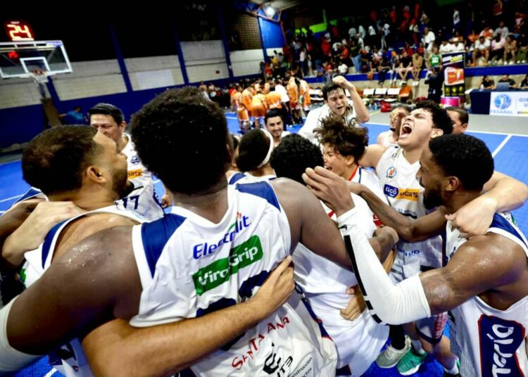 Santa Ana se convierte en el primer finalista del Apertura 2024 de la Liga Mayor de Baloncesto