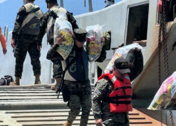 Gobierno entrega paquetes alimentarios a familias afectadas por lluvias