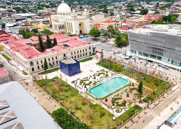 A partir de este sábado, salvadoreños podrán recorrer la nueva Plaza Centroamérica en el corazón del Centro Histórico capitalino