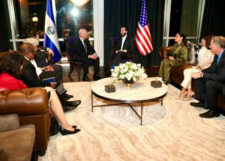 Presidente Bukele se reúne con embajadores de EE.UU. y El Salvador antes de su investidura