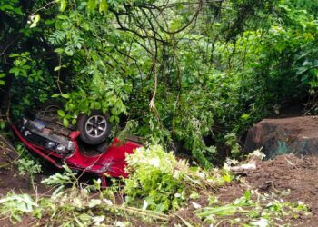 Una niña de 10 años y dos niños de dos, resultaron lesionados en accidente de tránsito en calle al lago de Coatepeque