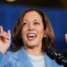 Una encuesta le da ligera ventaja a Kamala Harris sobre Donald Trump