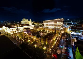 BCIE estudia plan de apoyo para El Salvador en turismo y salud