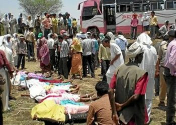 Reportan más de 100 muertos en una estampida en la India