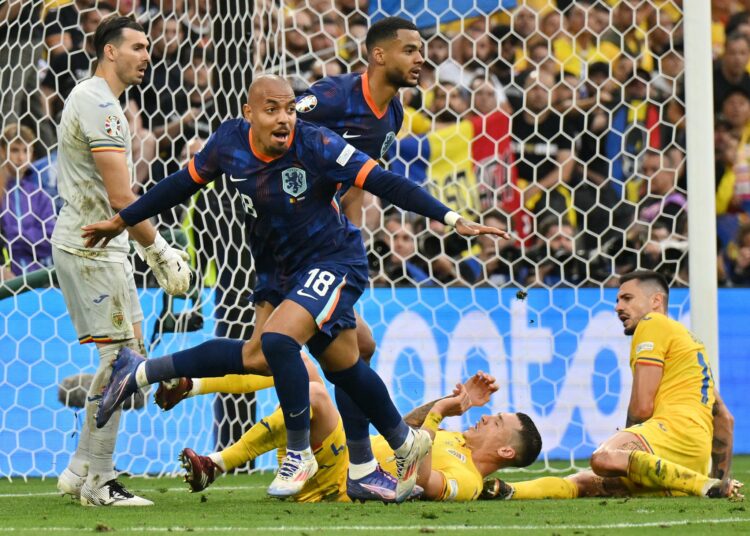 Países Bajos avanza a cuartos de la Eurocopa tras golear 3-0 a Rumania