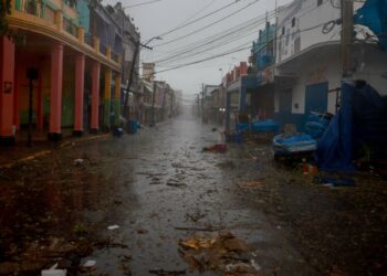 El huracán Beryl se dirige a México tras dejar destrucción en Jamaica y el Caribe oriental