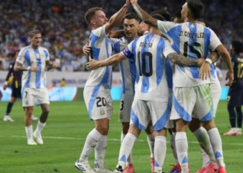 Argentina sufrió ante Ecuador para ser el primer clasificado a las semifinales de la Copa América