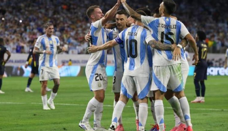 Argentina sufrió ante Ecuador para ser el primer clasificado a las semifinales de la Copa América