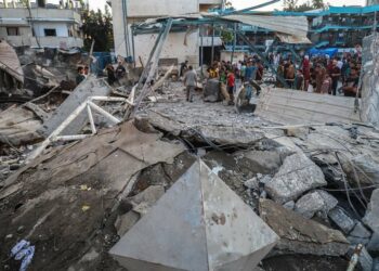 16 muertos tras ataque israelí contra escuela en Gaza