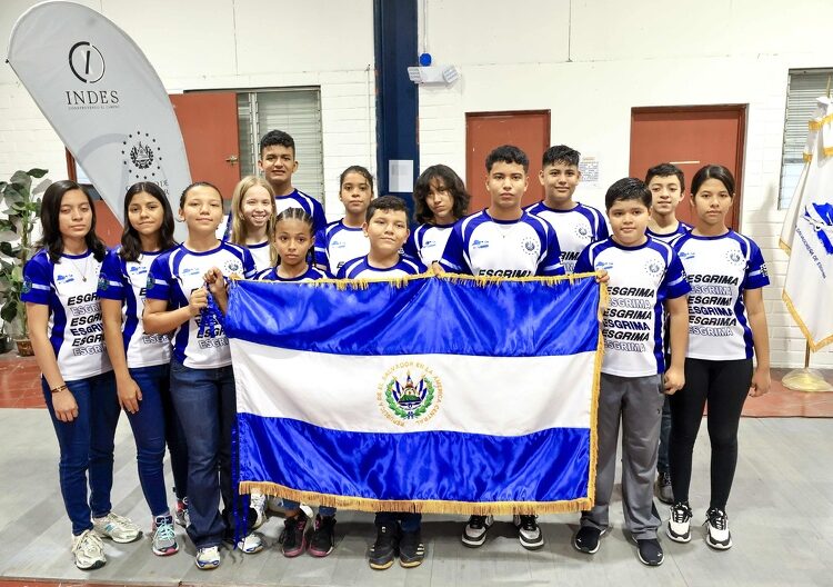 Esgrimistas reciben pabellón nacional rumbo a Nicaragua