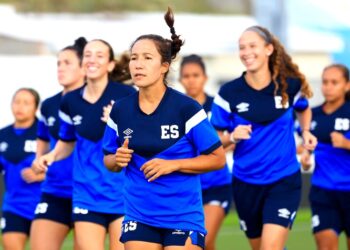 Selecta femenina cumple con su tercer entrenamiento previo al partido contra Perú