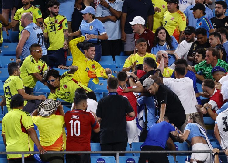 (VIDEOS) Difunden el video con el origen de la pelea en las tribunas de Uruguay y Colombia