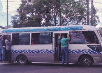 Motorista que causó la caída de una madre y su hija por no cerrar la puerta del microbús, quedará en libertad