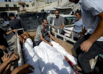 Decenas de muertos en ataque a zona humanitaria en Gaza