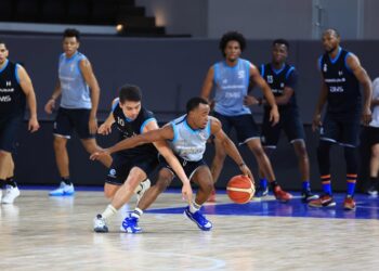 Selecciones de baloncesto sorprendidos en el reconocimiento de cancha