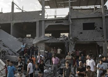 Israel ordena evacuar parte de la zona humanitaria de Gaza