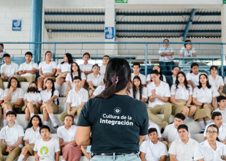 Becarán a 3 mil estudiantes para impulsar el bachillerato agrícola
