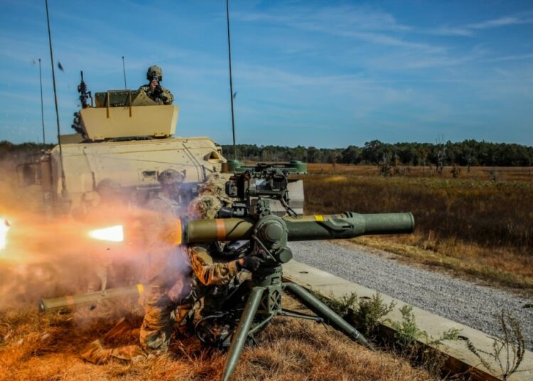 Estados Unidos otorgará 2.300 millones de dólares en ayuda militar a Ucrania