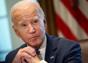 Líderes demócratas rechazan llamados para que Biden abandone la carrera por la Casa Blanca