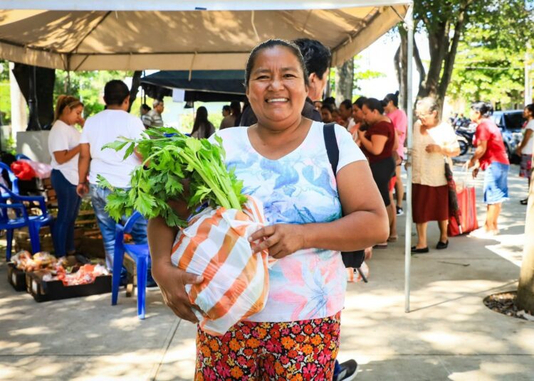 Agro Mercados continúan brindando precios justos a los salvadoreños